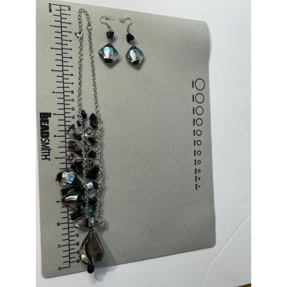Vintage Black Clear Art Glass Rose Beaded Statement Necklace Earring Set - Picture 7 of 9